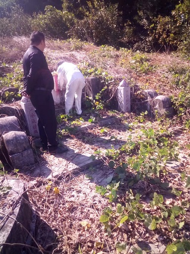 受老客户特邀到山上堪舆其父老坟墓